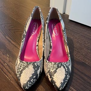 SCOOP snakeskin heel size 9